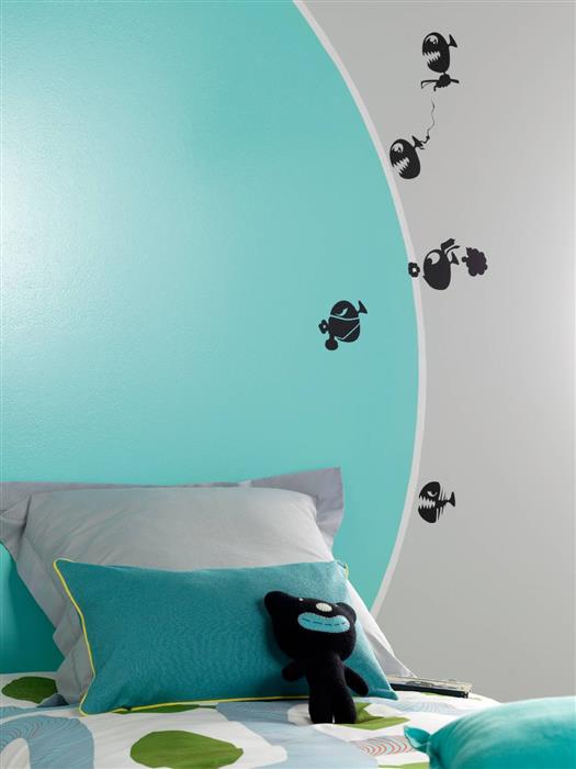 Chambre d'enfant réalisée avec de la peinture intérieure dans les tons gris et bleus