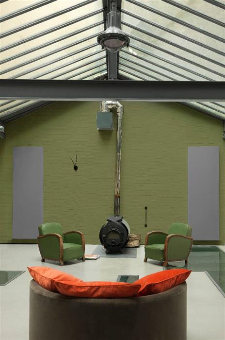 Salon réalisée avec la peinture intérieure dans les tons de gris et verts