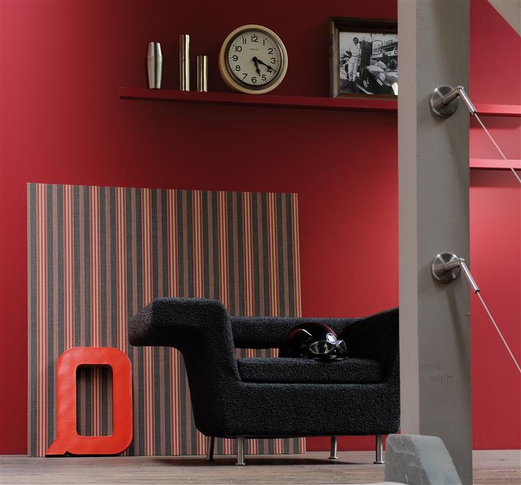 Entrée ou bureau réalisé(e) avec de la peinture intérieure dans les tons de rouges et orangés